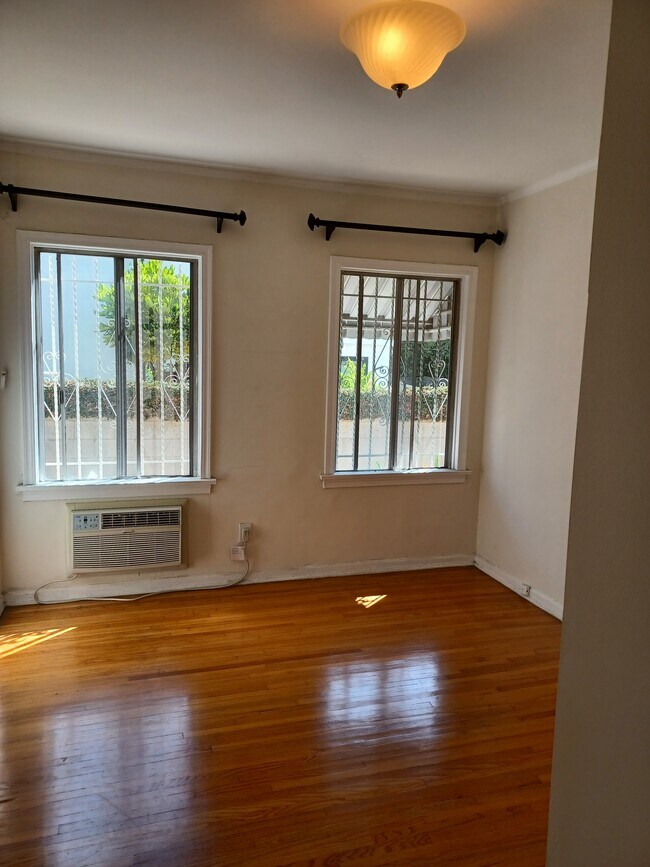 Bedroom - 641 N Harper Ave