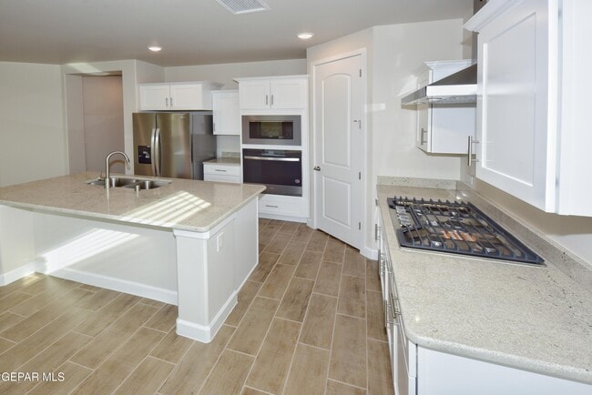 Building Photo - 705 Paseo De La Reina St