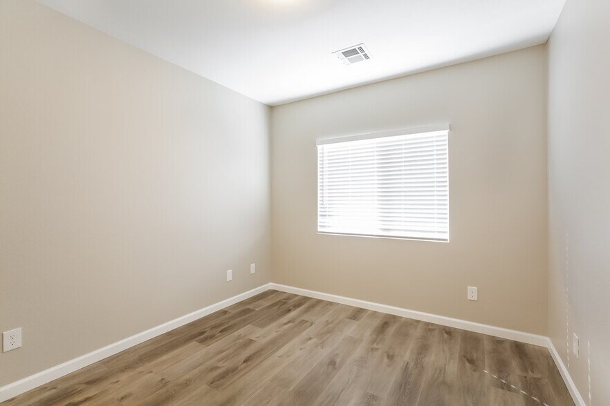 Building Photo - 10053 Basalt Hollow Ave