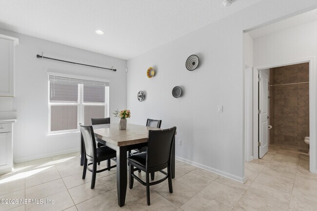 Building Photo - 454 Willow Lake Dr