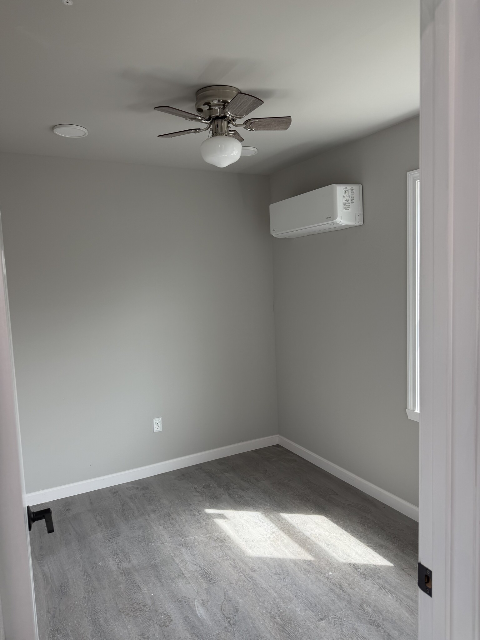 Building Photo - 23 Isham St