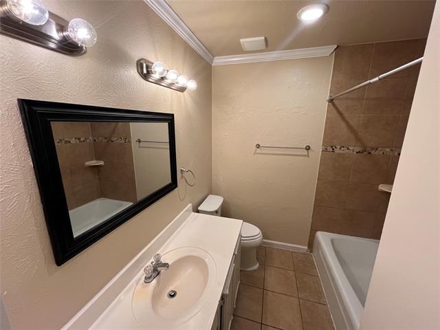 Building Photo - 422 Bella St