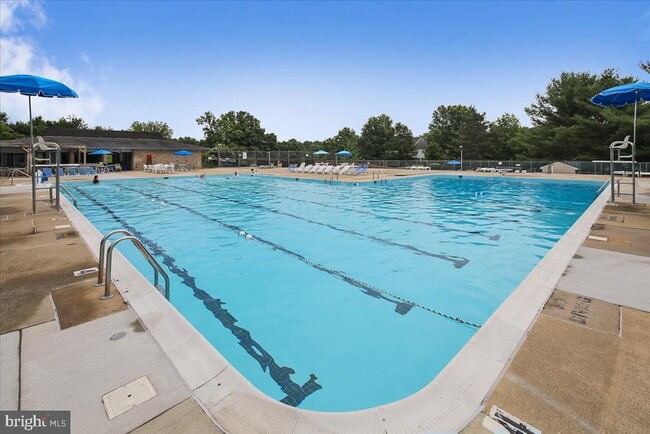 Building Photo - 2867 Shepperton Terrace