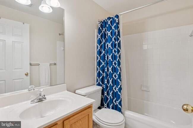 Building Photo - 856 Stonehurst Ct