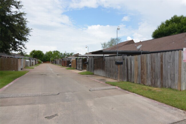 Building Photo - 7104 Jetty Ln
