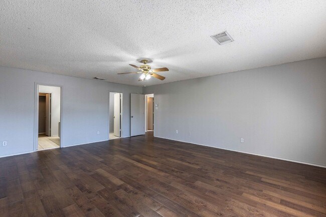 Building Photo - 8423 Parry Path