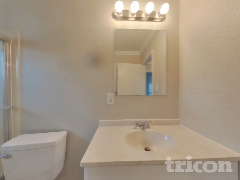 Building Photo - 121 Hodges St