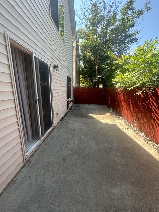 Building Photo - Welcome to this stunning two-story home lo...