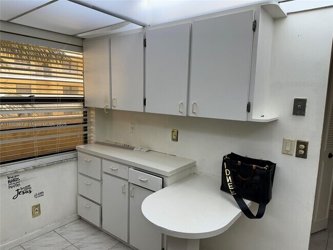 Building Photo - 6575 W Oakland Park Blvd