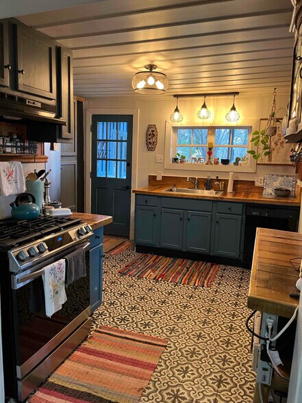 Building Photo - 12 Laurel Terrace