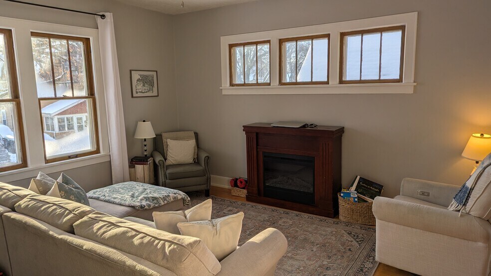 Building Photo - 1534 Jefferson St NE