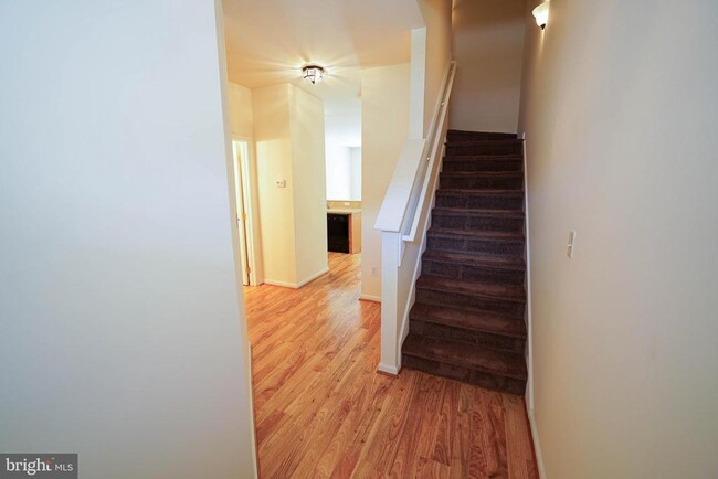Building Photo - 420 Parkview Ct