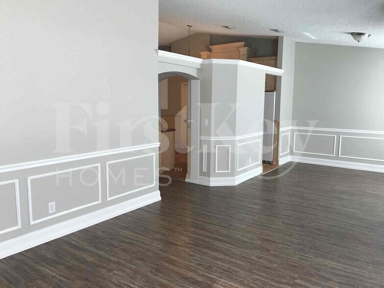 Building Photo - 1609 Whiting St SE