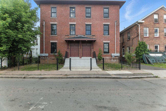 Building Photo - 45 Squire St