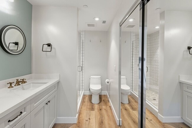 Building Photo - Steps from 17th Street - Beautifully Updated 2 Bed, 2.5 Bath Townhome in Newport Beach