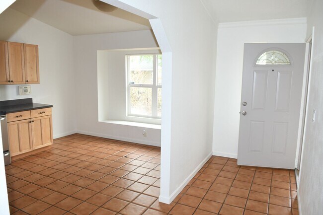 Building Photo - 938 N Evergreen Cir