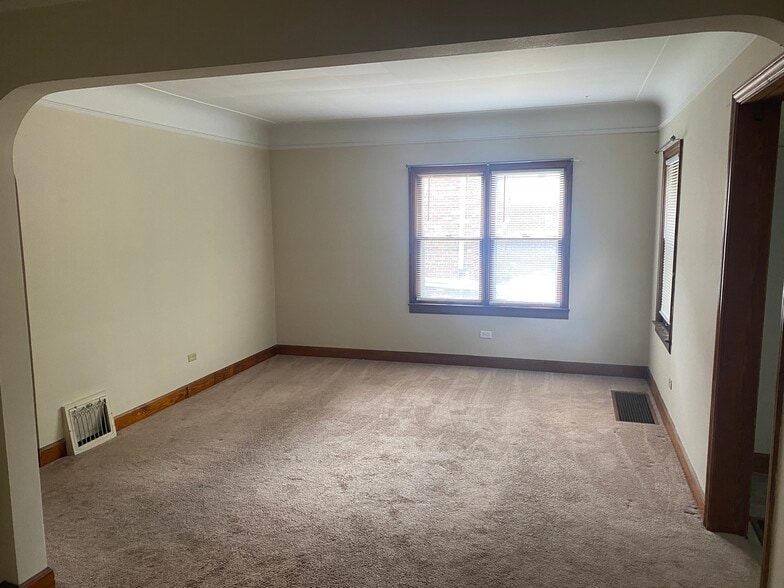 Living room - 228 North Court St.