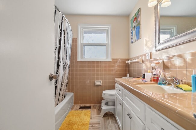 Building Photo - 1802 Warren Dr