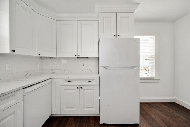 Building Photo - 819 Weedon St