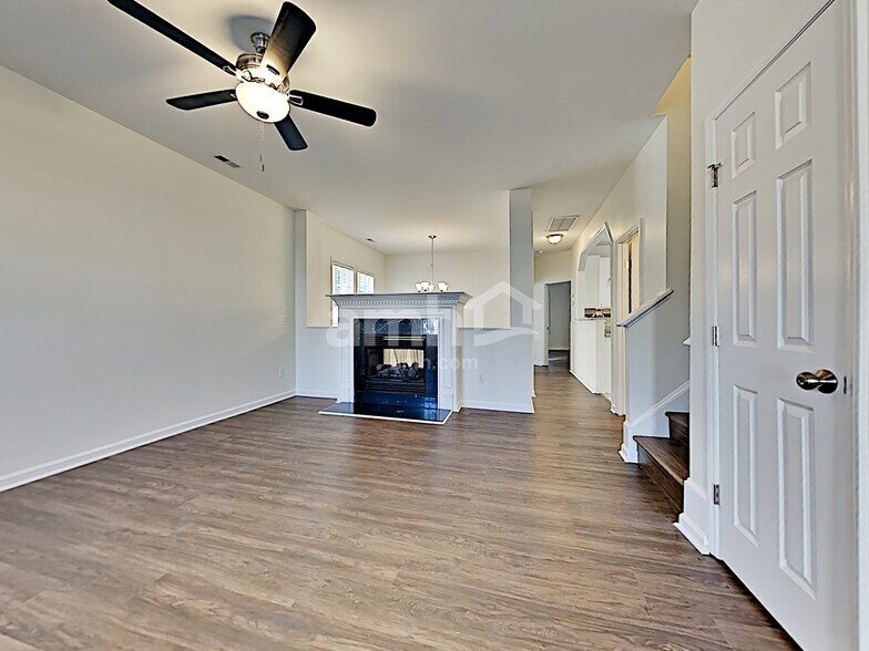 Building Photo - 8008 Willowglen Dr