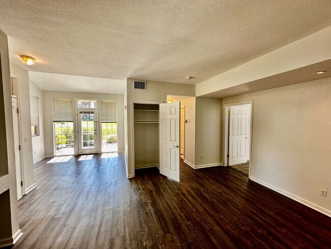 Building Photo - "Spacious 2-Bed, 2-Bath Condo with Pool Ac...