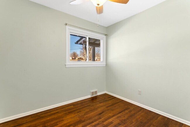 Building Photo - 1261 E Monroe St
