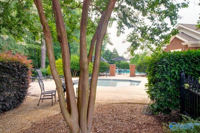 Building Photo - 32 Hillcrest Ave NW