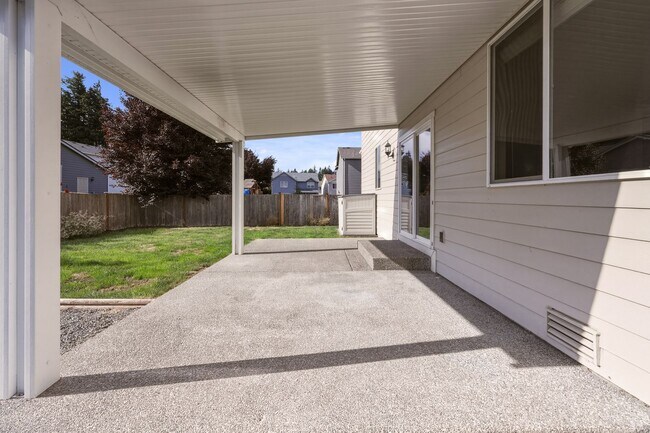 Building Photo - MOVE IN READY NOW! A/C! Multi generational living? Home office? Tumwater School District