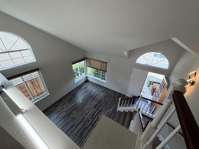Building Photo - 5572 Tan Oak Dr