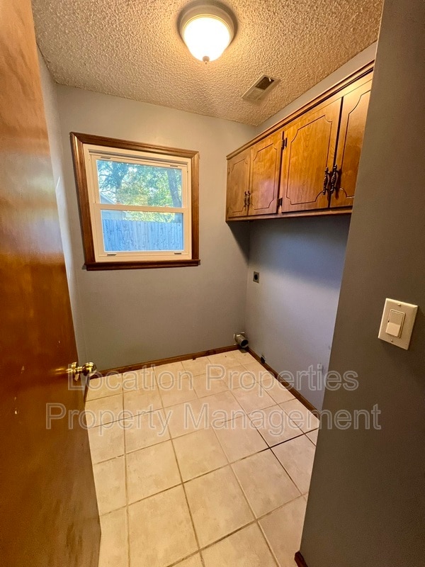 Building Photo - 3824 Stockade Ct