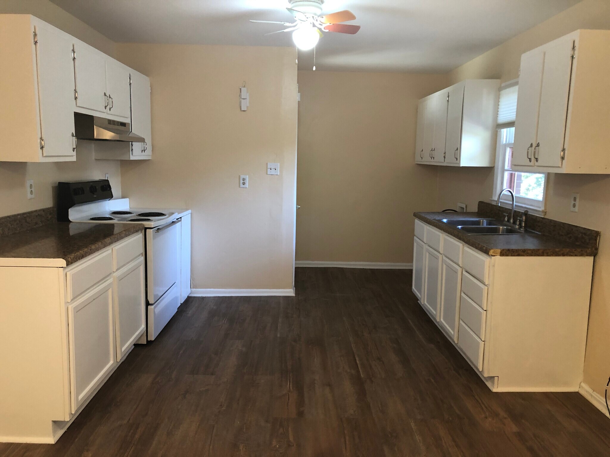 Building Photo - 1846 Colony Dr