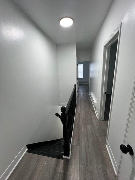 Building Photo - 225 Lloyd St