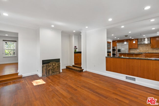 Building Photo - 1342 Holmby Ave
