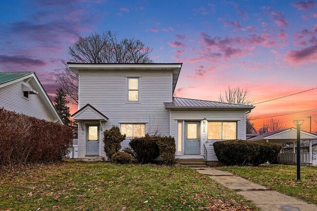 Building Photo - 126 Tower St