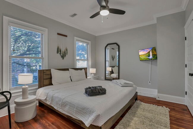 Building Photo - 634 Neil Ave