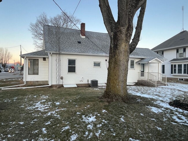 Building Photo - Nice 3 Bedroom Home Available in New Paris