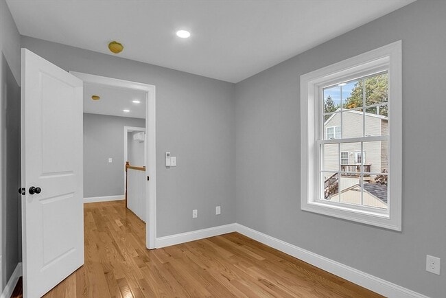 Building Photo - 74 Smith St