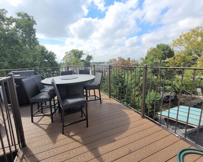 Roof deck - 727 Jefferson St NW