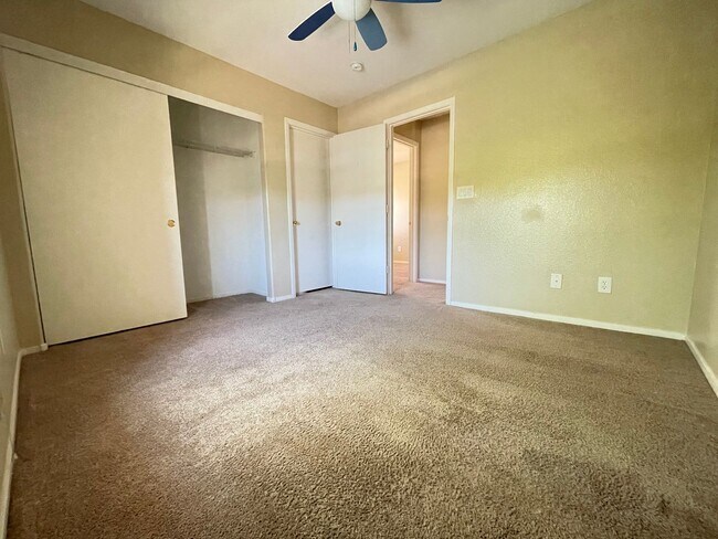 Building Photo - 4bed 3bath