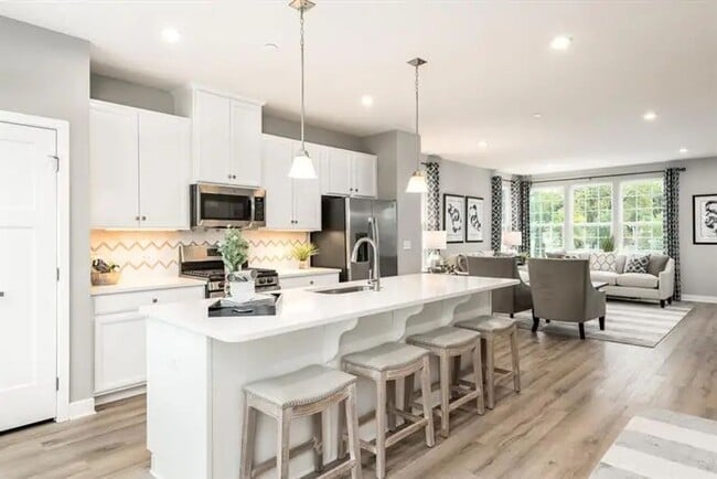 Building Photo - Stunning Luxury 4BR 3BA Home w/ Granite Island • Remodeled Kitchen • 2-Car Garage in Charlotte
