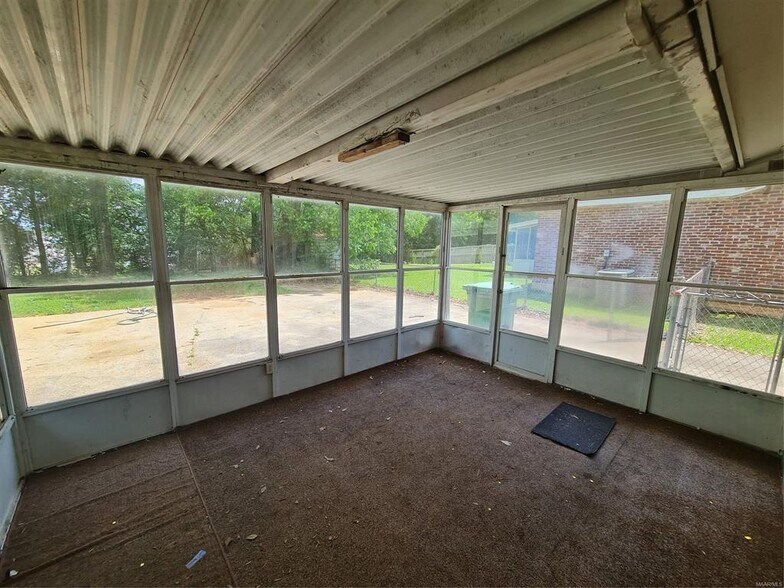 Building Photo - 516 Lawndale Ln