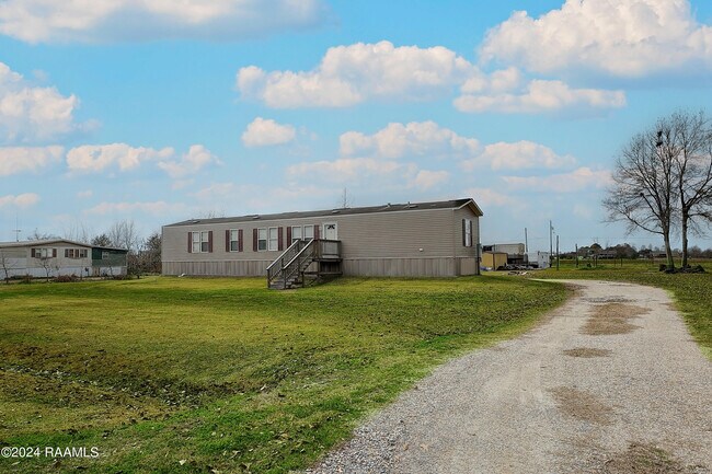 Primary Photo - 5010 Rutten Rill Rd