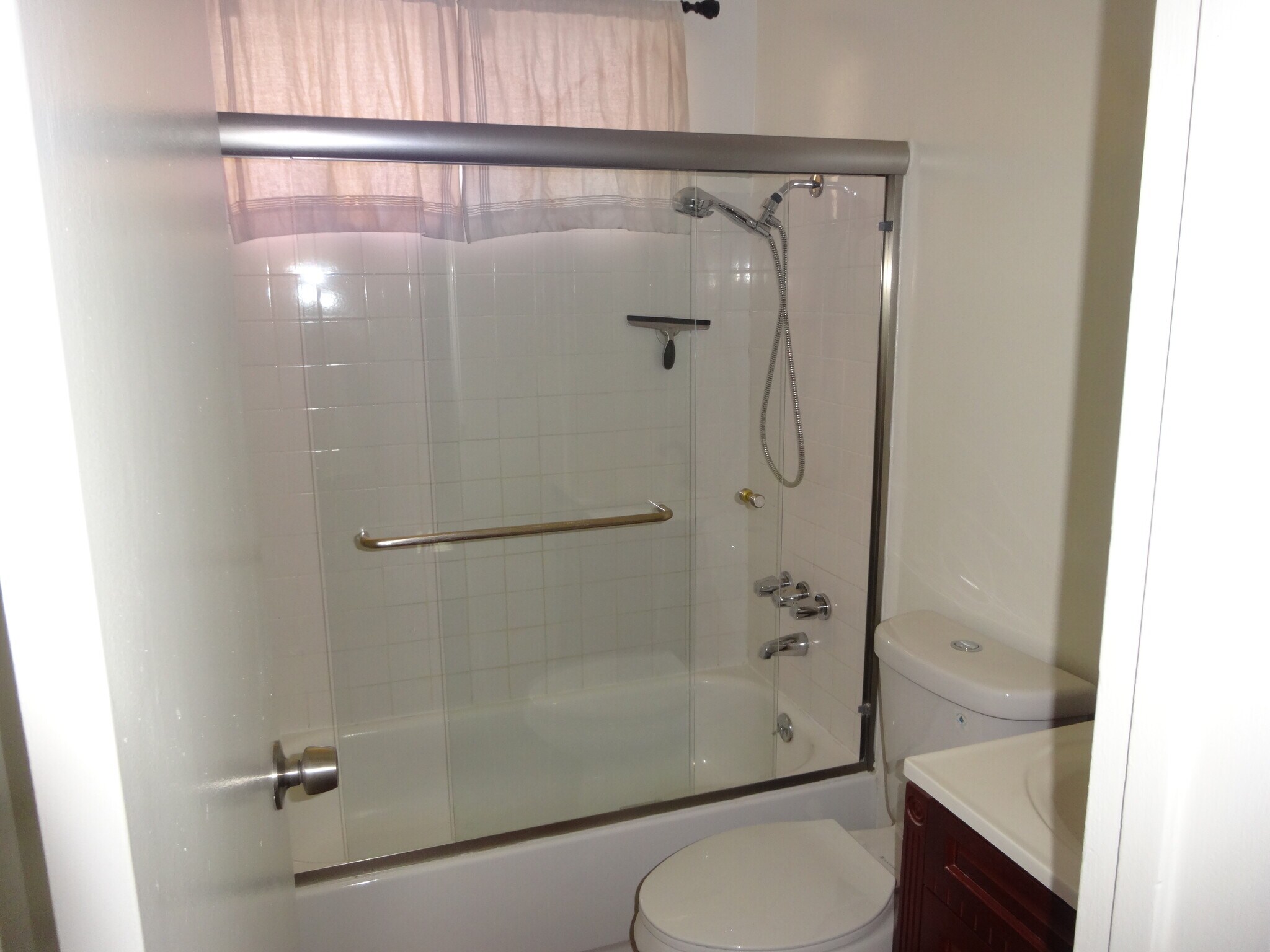 Full Bath 2 - 1748 S Westgate Ave