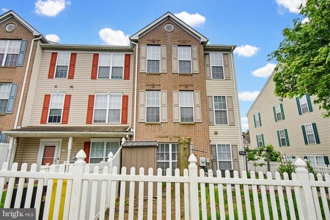 Building Photo - 1806 Watch House Cir N
