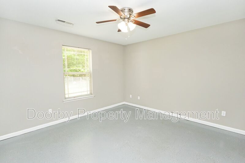 Building Photo - 3850 Youngstown Rd