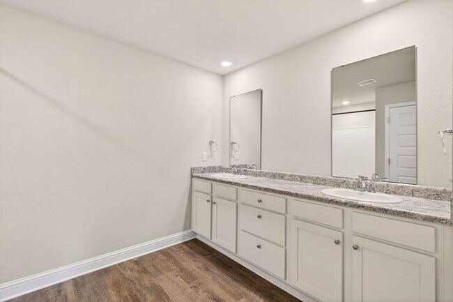 Building Photo - 6550 Eastland Cir