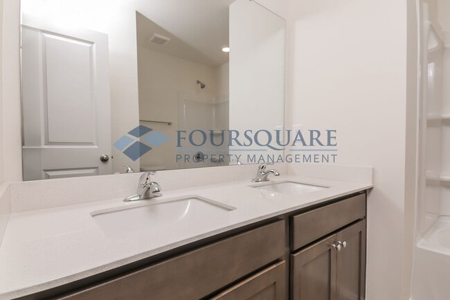 Building Photo - Charming End Unit Townhome With Back Patio...