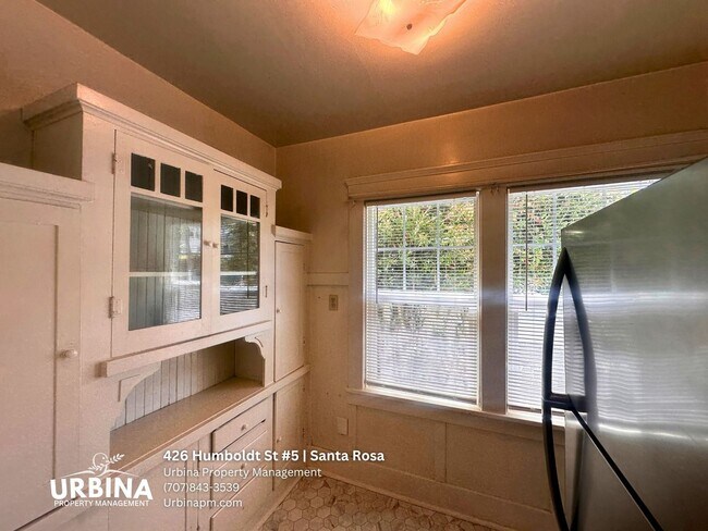 Building Photo - 1-Bedroom Apartment with Vintage Charm Near Downtown Santa Rosa
