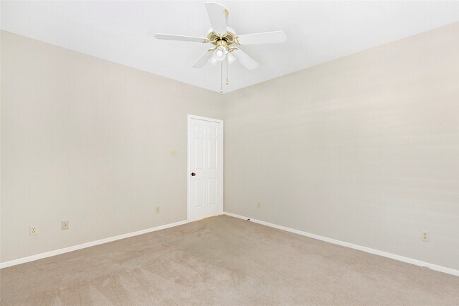 Building Photo - 3306 Redwood Lake Dr