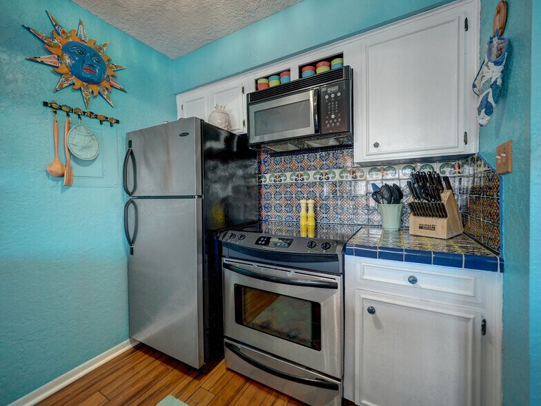 Building Photo - 15209 Leeward Dr